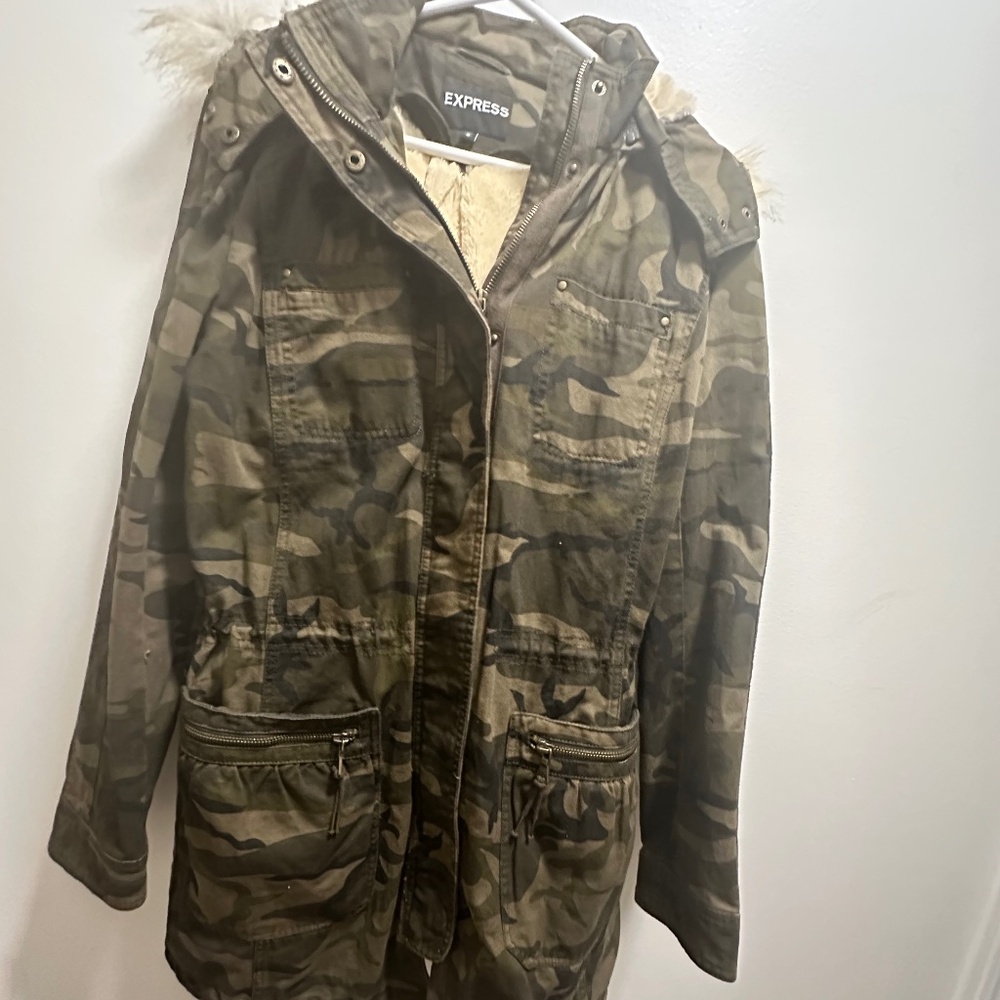 NWOT express camo winter parka sz m coat fur accents